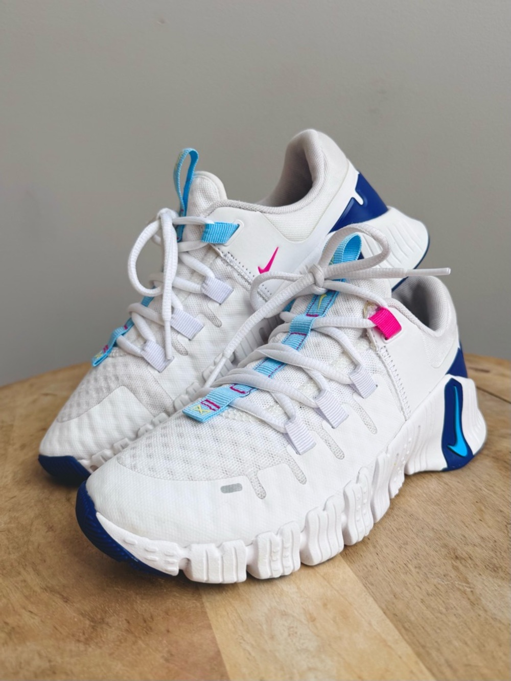 Nike Womens Free Metcon 5 DV3950-103 White Pink Blue Running Shoes Size 8